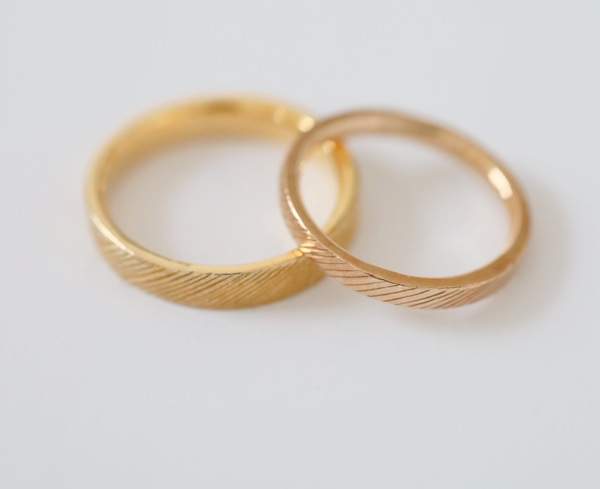 18金と18金ピンクゴールドの平打ちの結婚指輪ペア