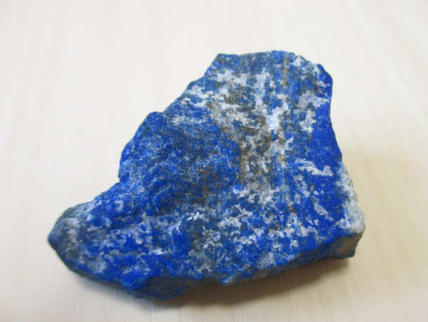 １２月の誕生石ラピスラズリの原石