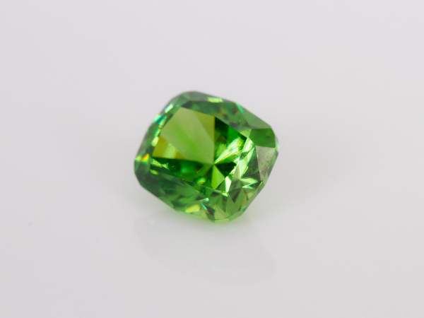 緑のカットされた宝石