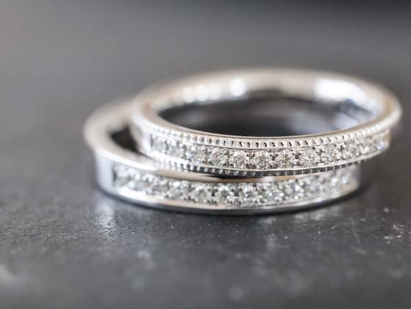 メレ―ダイヤモンドのハーフエタニティの結婚指輪ペア