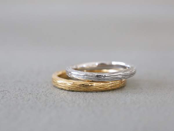 金とプラチナの甲丸の結婚指輪