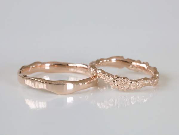 お花デザインの１８金ピンクゴールドの結婚指輪ペア