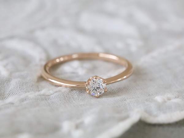 サプライズプロポーズでピンクゴールドソリターリオの【婚約指輪】