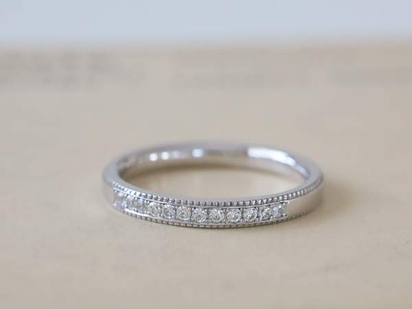 メレ―ダイヤモンドとミルグレインの結婚指輪