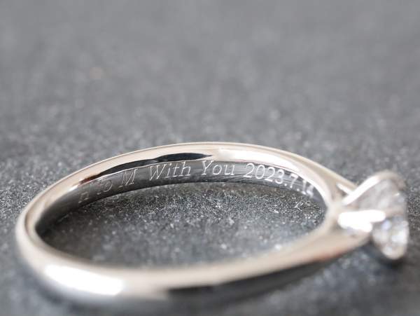 婚約指輪内側の刻印