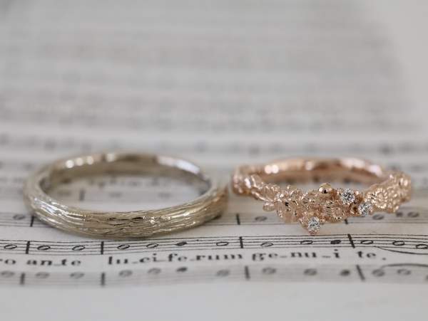 ピンクゴールドとホワイトゴールドの結婚指輪ペア