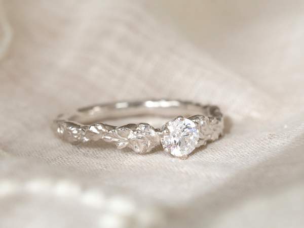 一粒ダイヤのプラチナの婚約指輪