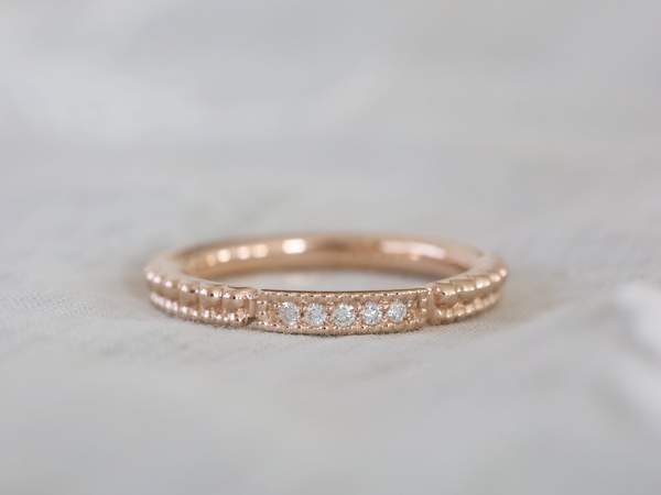 メレ―ダイヤモンドが入ったピンクゴールの指輪