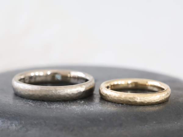 金とをワイトゴールドの甲丸の結婚指輪