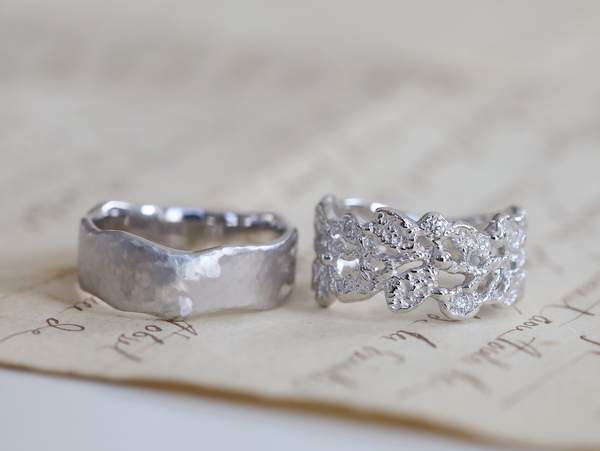 ダイヤモンドダストのようなきらめきが魅力の【結婚指輪】