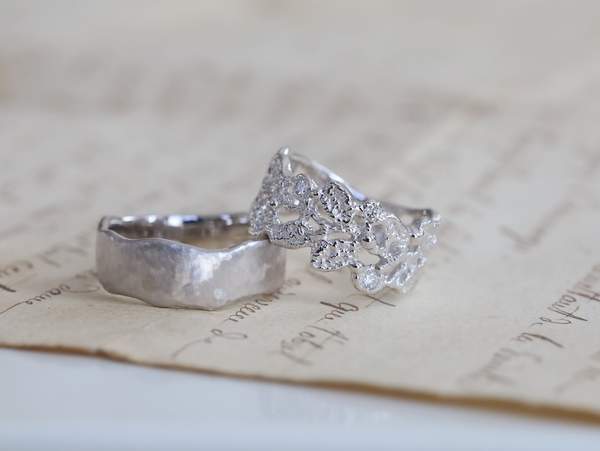 葉デザインのプラチナ結婚指輪