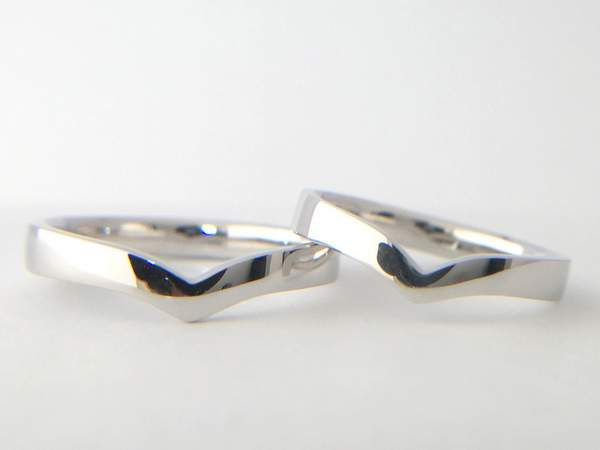 プラチナV字結婚指輪