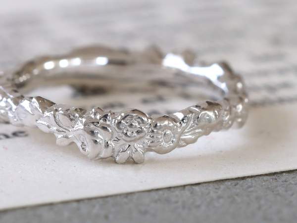 花模様のプラチナリング