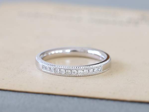 ミルグレインとダイヤ入りのプラチナリング