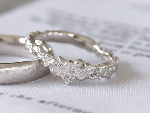 花模様のプラチナ指輪