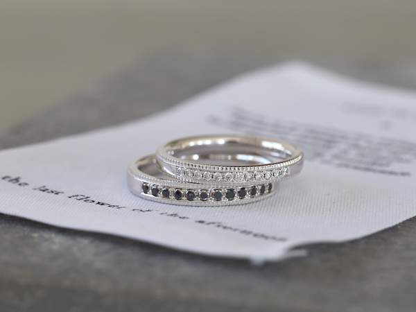 プラチナミルグレインのメレーダイヤ入り結婚指輪