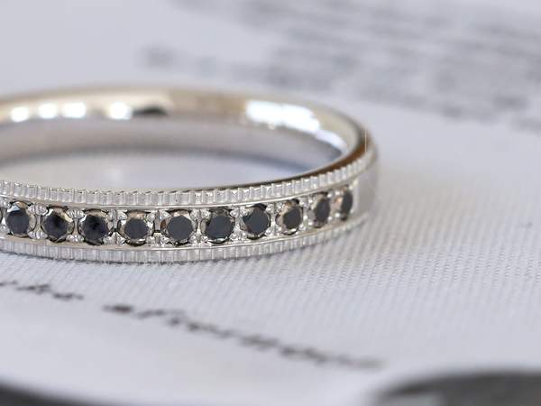 ブラックダイヤとミルグレインのアップ