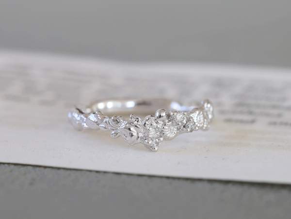 花模様のプラチナ指輪