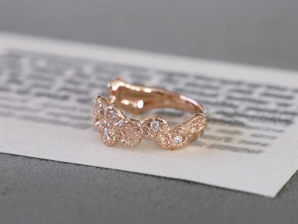 メレーダイヤ入りピンクゴールドリング