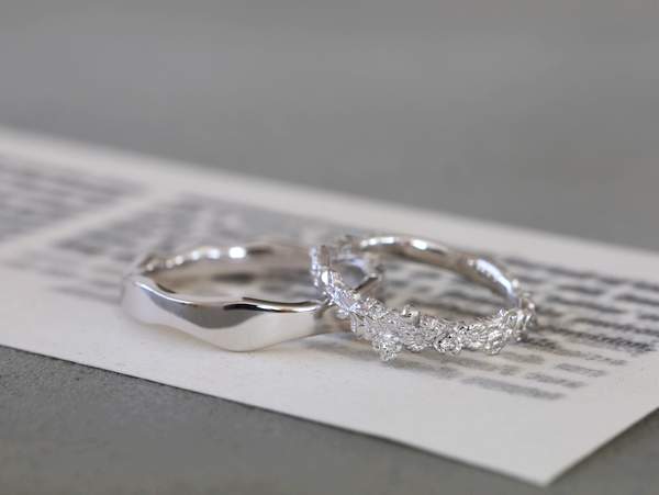 お花デザインのプラチナの結婚指輪