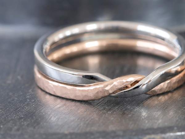 プラチナとピンクゴールドコンビの結婚指輪