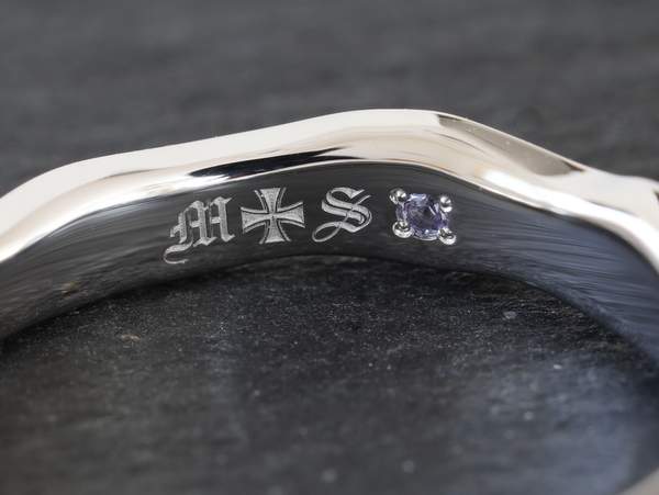 指輪内側の刻印と誕生石