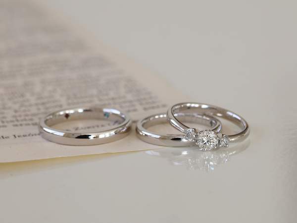 プラチナの結婚指輪と婚約指輪