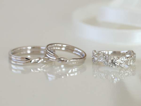 プラチナの結婚指輪と婚約指輪