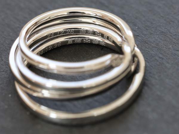 結婚指輪内側の日付けと名前の刻印