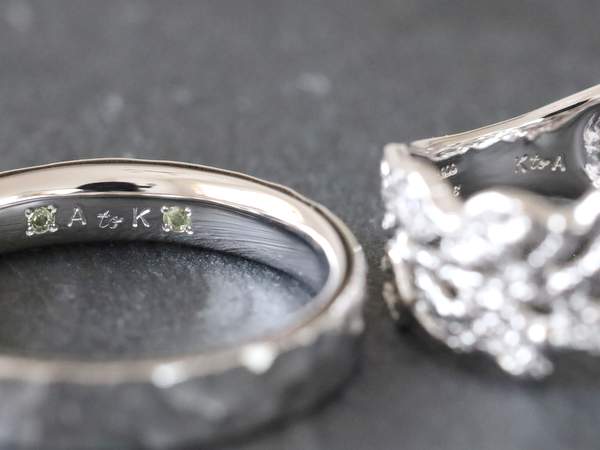 結婚指輪内側の刻印とペリドット