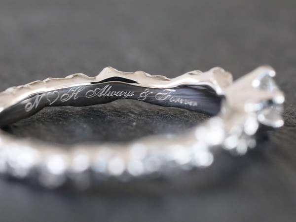 プラチナ婚約指輪内側の刻印