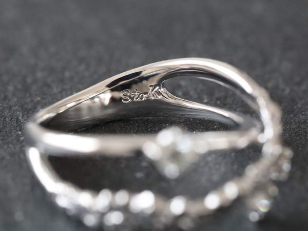 指輪内側の手押し刻印