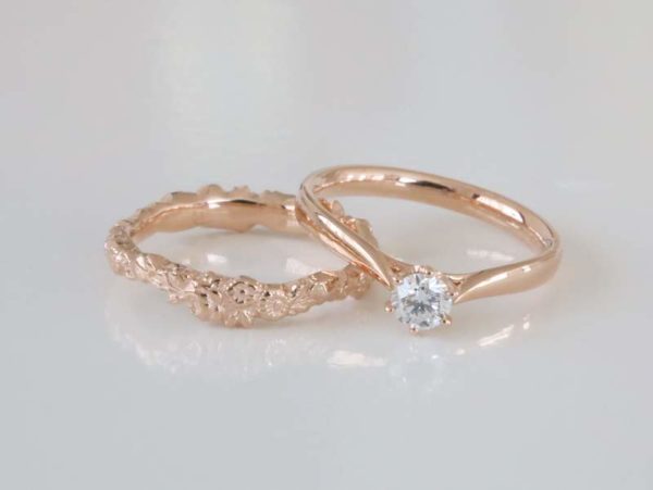ピンクゴールドの結婚指輪と婚約指輪