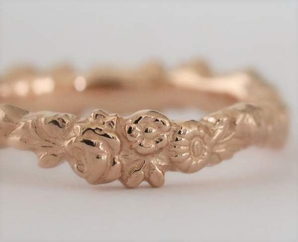 ピンクゴールド花冠デザインの指輪