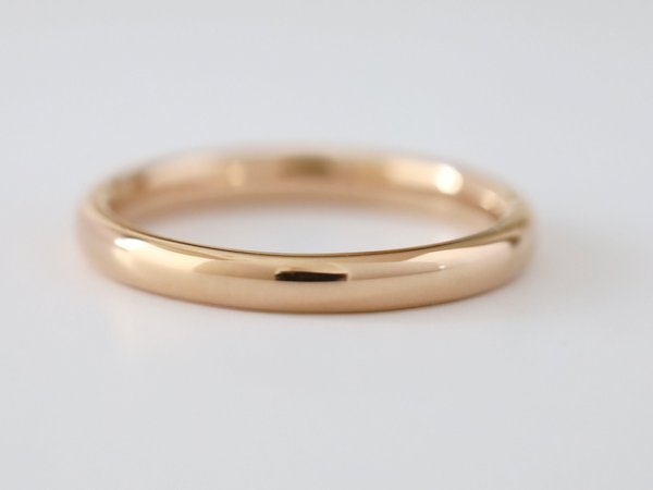 甲丸ピンクゴールドの鏡面仕上げの結婚指輪