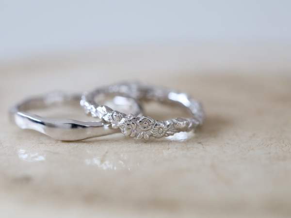 花冠デザインのプラチナの結婚指輪ペア