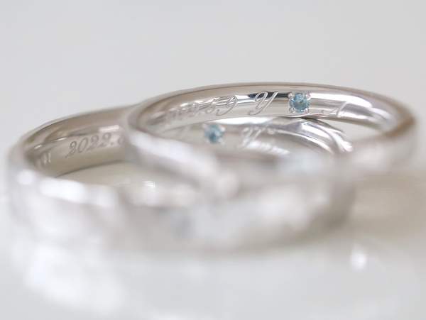 結婚指輪内側の刻印とアクアマリン