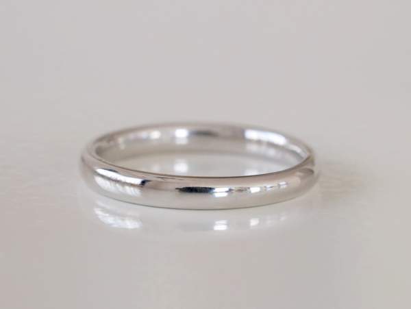 幅２．５mmのプラチナの指輪