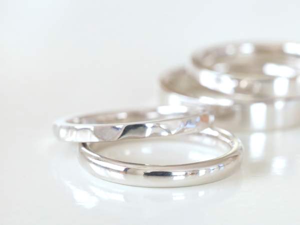 ４種類の幅のプラチナの指輪４本