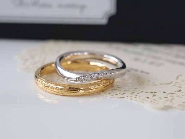 １８金とプラチナにメレ―ダイヤモンドが入った結婚指輪