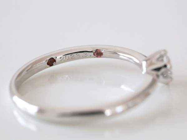 婚約指輪内側の刻印と宝石