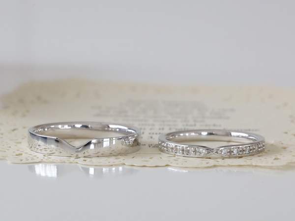 プラチナの結婚指輪で女性はメレーダイヤ入り