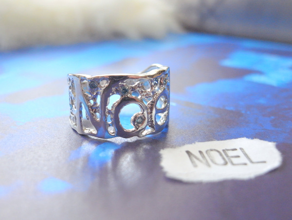 クリスマスプレゼント・ブルーダイヤの「Noel」の指輪