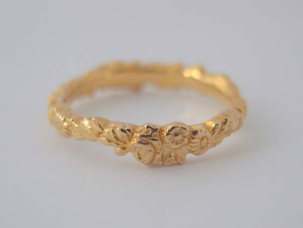18金イエローゴールド花冠デザインの指輪