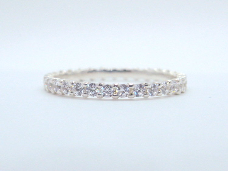 ダイヤモンドが全周に入ったプラチナの結婚指輪