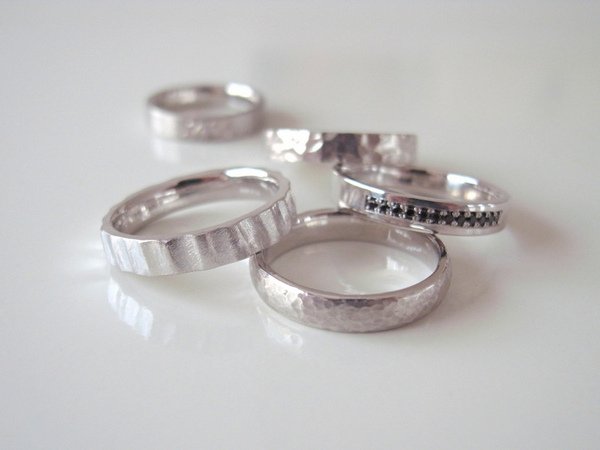 結婚指輪・幅広デザインの魅力...