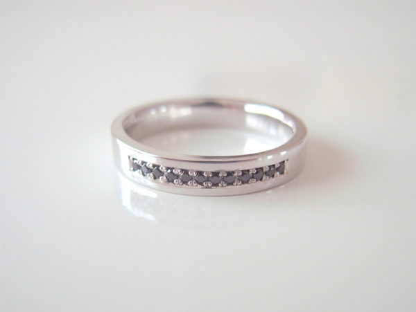 Cieloというプラチナの結婚指輪