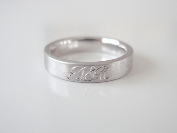 Calligrafiaというプラチナの結婚指輪