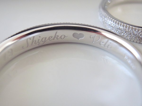 結婚指輪内側にレーザー刻印でお名前とハートの模様