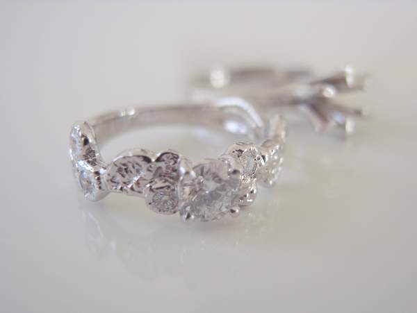 ダイヤモンドが外された婚約指輪と新しく作った婚約指輪